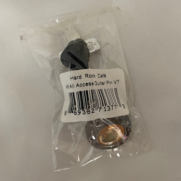 HARD ROCK CAFE All Access Guitar Pin V7 - Picture 2 of 2